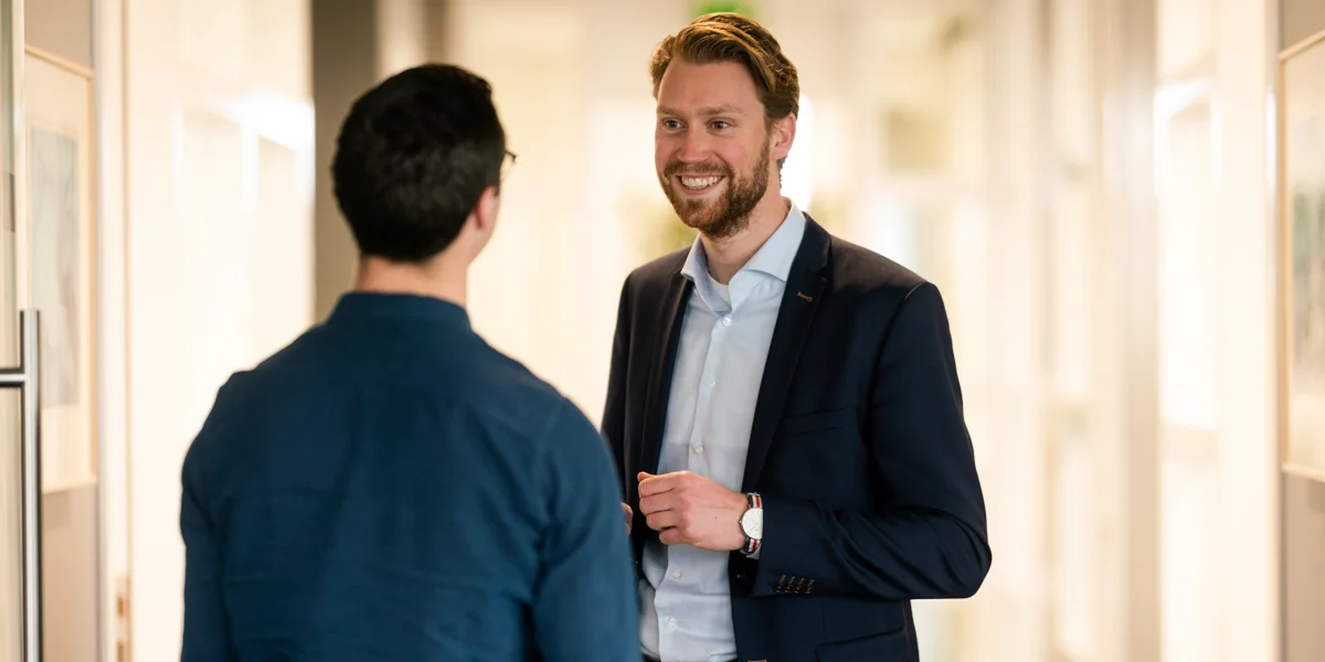 Medewerkers in gesprek